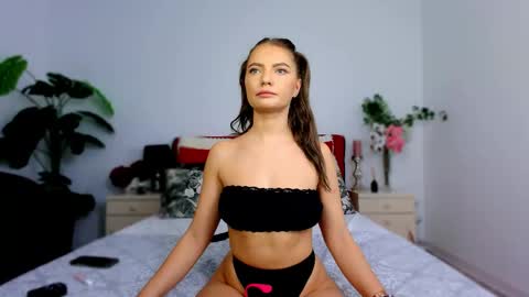 Chloe online show from November 6, 6:03 am