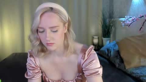 Snapshot of chloedeccker chatting on May 15, 1:45 am Chloe Deccker online show from May 15, 1:45 am