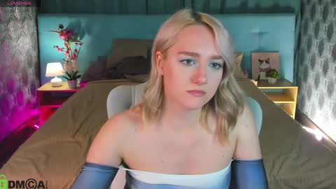 Snapshot of chloedeccker chatting on May 17, 2:20 am Chloe Deccker online show from May 17, 2:20 am