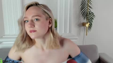 Snapshot of chloedeccker chatting on May 27, 1:13 am Chloe Deccker online show from May 27, 1:13 am