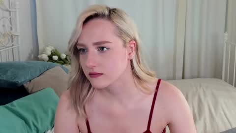Snapshot of chloedeccker chatting on May 31, 8:21 am Chloe Deccker online show from May 31, 8:21 am