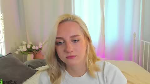 Chloe Deccker online show from July 3, 1:01 am