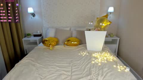 chloee white online show from December 5, 10:02 am