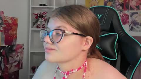 Snapshot of chloehalses chatting on January 14, 5:13 am ChloeHalses online show from January 14, 5:13 am