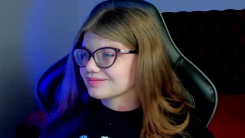 ChloeHalses online show from March 29, 5:02 pm