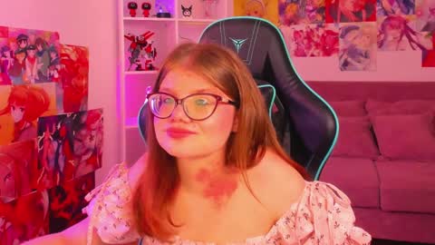 ChloeHalses online show from April 3, 5:11 pm