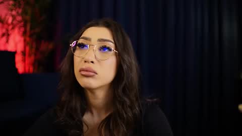 chloemin_ online show from January 7, 6:05 am