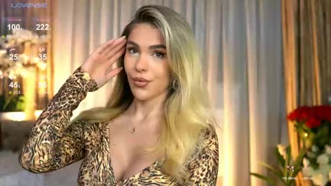 Chloe online show from April 18, 9:04 pm