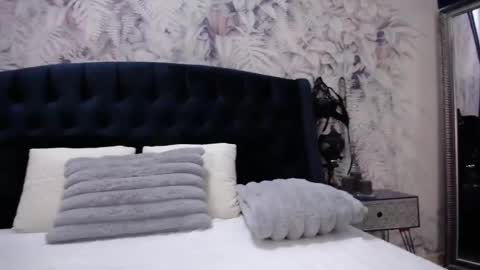 Chloe online show from April 8, 5:07 am