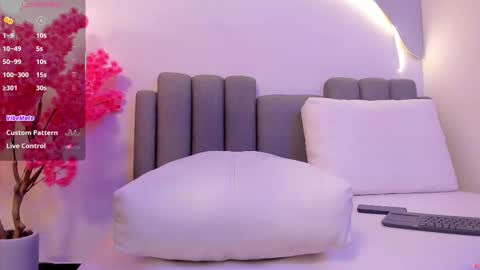 Snapshot of chlowe_taylor chatting on February 21, 4:46 am chlowe online show from February 21, 4:46 am