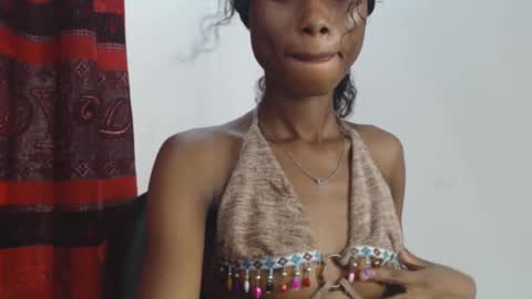 Snapshot of choco_petitqueen chatting on December 18, 10:30 am choco_petitqueen online show from December 18, 10:30 am