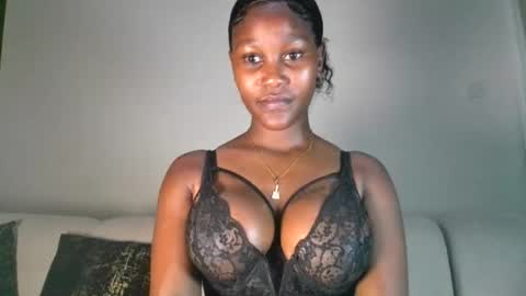 Snapshot of chocolate_divaa chatting on August 8, 10:17 am chocolate_divaa online show from August 8, 10:17 am