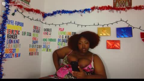 Snapshot of chocolatebunnyxx69 chatting on December 10, 2:27 am Melina online show from December 10, 2:27 am