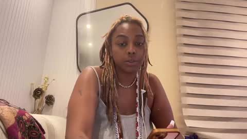 Snapshot of chocolatecakequeen chatting on December 2, 4:09 am ChocolateCakeQueen online show from December 2, 4:09 am