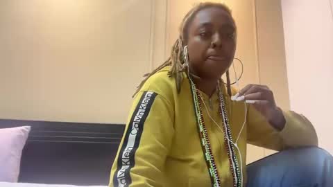 Snapshot of chocolatecakequeen chatting on December 5, 1:03 am ChocolateCakeQueen online show from December 5, 1:03 am