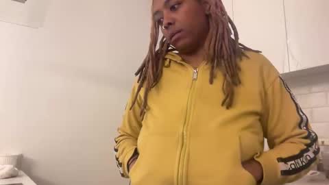 Snapshot of chocolatecakequeen chatting on December 5, 4:09 am ChocolateCakeQueen online show from December 5, 4:09 am