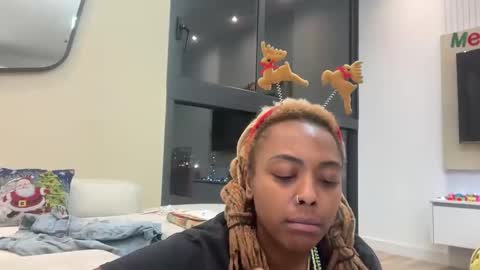 Snapshot of chocolatecakequeen chatting on December 9, 12:12 am ChocolateCakeQueen online show from December 9, 12:12 am