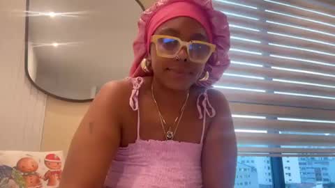 Snapshot of chocolatecakequeen chatting on December 12, 11:18 am ChocolateCakeQueen online show from December 12, 11:18 am