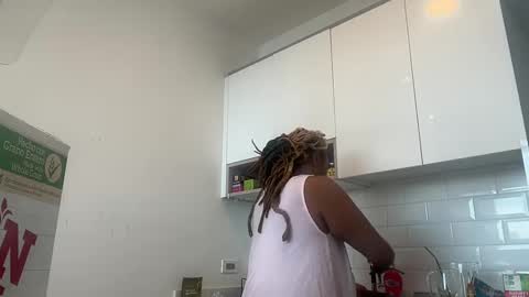 Snapshot of chocolatecakequeen chatting on December 20, 3:31 pm ChocolateCakeQueen online show from December 20, 3:31 pm