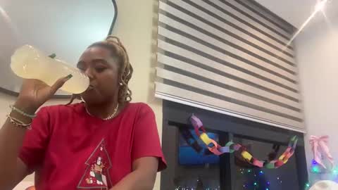 Snapshot of chocolatecakequeen chatting on December 21, 4:19 am ChocolateCakeQueen online show from December 21, 4:19 am