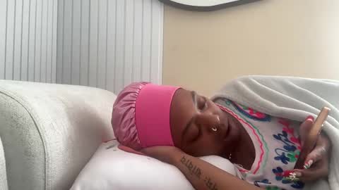 Snapshot of chocolatecakequeen chatting on December 24, 6:17 pm ChocolateCakeQueen online show from December 24, 6:17 pm