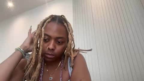 Snapshot of chocolatecakequeen chatting on January 13, 10:24 pm ChocolateCakeQueen online show from January 13, 10:24 pm