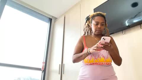 Snapshot of chocolatecakequeen chatting on February 13, 7:10 pm ChocolateCakeQueen online show from February 13, 7:10 pm