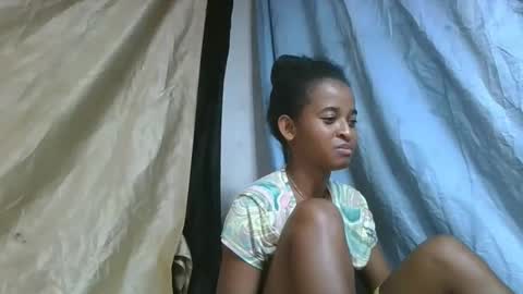 Snapshot of chololatblonde chatting on February 15, 11:23 pm chololatblonde online show from February 15, 11:23 pm