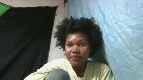 Snapshot of chololatblonde chatting on February 16, 6:15 pm chololatblonde online show from February 16, 6:15 pm