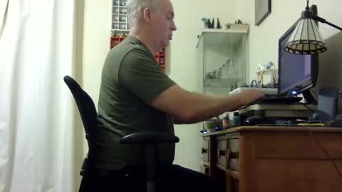 Snapshot of chris2002b chatting on January 8, 5:27 am chris2002b online show from January 8, 5:27 am