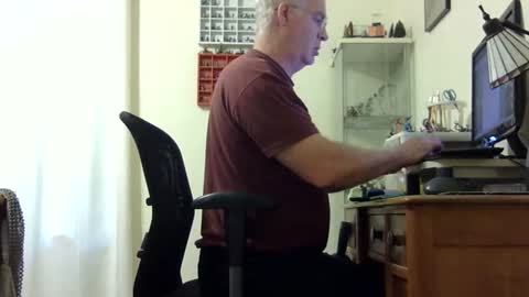 Snapshot of chris2002b chatting on September 21, 1:40 am chris2002b online show from September 21, 1:40 am