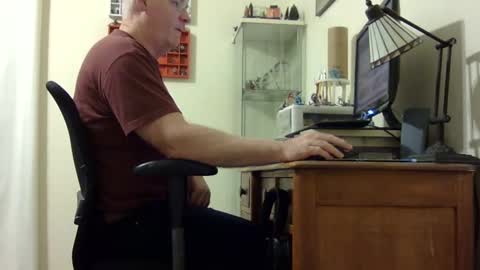 Snapshot of chris2002b chatting on September 24, 4:16 am chris2002b online show from September 24, 4:16 am