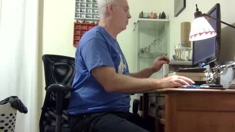 Snapshot of chris2002b chatting on October 7, 3:36 am chris2002b online show from October 7, 3:36 am