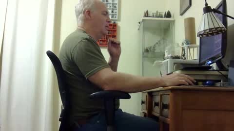 Snapshot of chris2002b chatting on November 22, 6:34 am chris2002b online show from November 22, 6:34 am