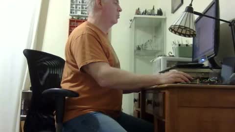 Snapshot of chris2002b chatting on March 1, 6:26 am chris2002b online show from March 1, 6:26 am