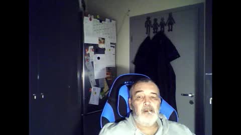 Snapshot of chris250268 chatting on September 15, 6:35 am Chris online show from September 15, 6:35 am