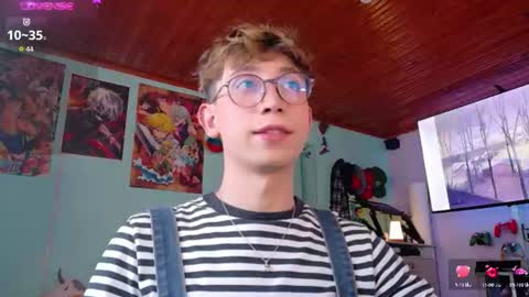 Snapshot of chris_blake_ chatting on June 12, 10:08 pm chris_blake_ online show from June 12, 10:08 pm