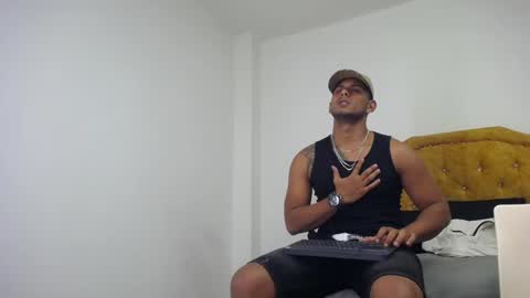 Snapshot of chris_dick2 chatting on April 22, 6:27 am chris_dick2 online show from April 22, 6:27 am