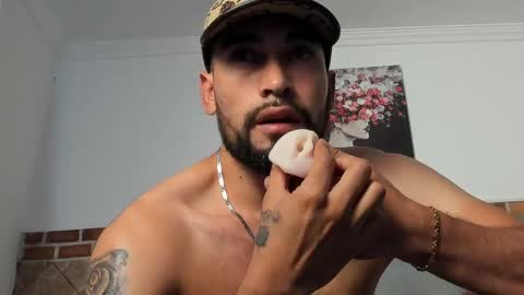 Snapshot of chris_kizz chatting on December 19, 6:45 am chris_kizz online show from December 19, 6:45 am