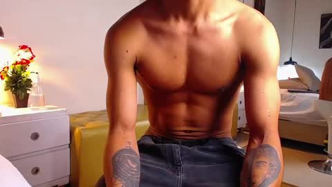 Snapshot of chris_weell chatting on December 3, 9:23 pm Chris Weell online show from December 3, 9:23 pm