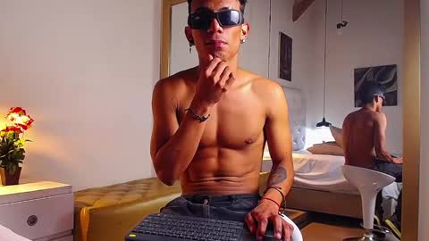 Snapshot of chris_weell chatting on December 4, 12:41 am Chris Weell online show from December 4, 12:41 am