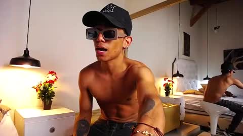 Snapshot of chris_weell chatting on December 6, 12:45 am Chris Weell online show from December 6, 12:45 am