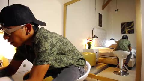 Snapshot of chris_weell chatting on December 8, 3:00 am Chris Weell online show from December 8, 3:00 am