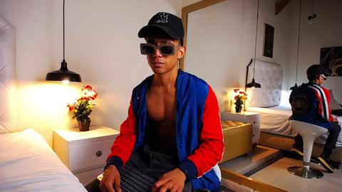 Snapshot of chris_weell chatting on December 16, 2:36 am Chris Weell online show from December 16, 2:36 am