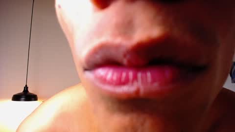 Snapshot of chris_weell chatting on December 18, 2:42 am Chris Weell online show from December 18, 2:42 am