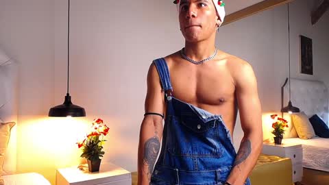 Snapshot of chris_weell chatting on December 20, 8:55 pm Chris Weell online show from December 20, 8:55 pm