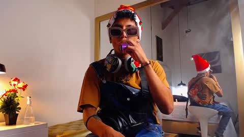 Snapshot of chris_weell chatting on December 21, 3:03 am Chris Weell online show from December 21, 3:03 am