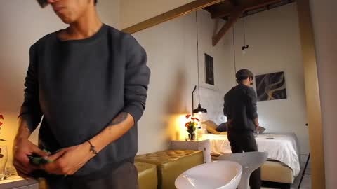 Snapshot of chris_weell chatting on December 22, 3:00 am Chris Weell online show from December 22, 3:00 am