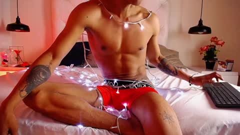 Snapshot of chris_weell chatting on December 23, 9:08 pm Chris Weell online show from December 23, 9:08 pm