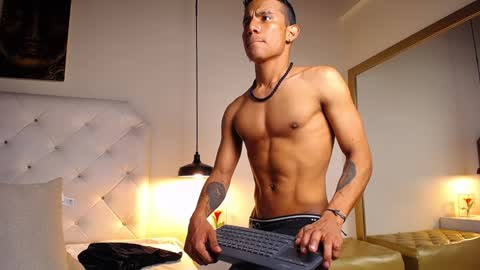 Snapshot of chris_weell chatting on January 15, 3:00 am Chris Weell online show from January 15, 3:00 am